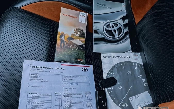 Toyota Avensis cena 42900 przebieg: 248947, rok produkcji 2015 z Czerwionka-Leszczyny małe 254